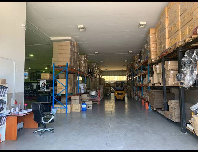 1,000M² WAREHOUSE TO LET IN WESTMEAD